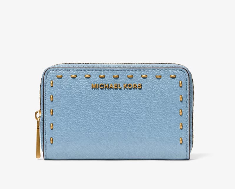Cartera Pequeña Michael Kors Azul Acero con Tachuelas Doradas