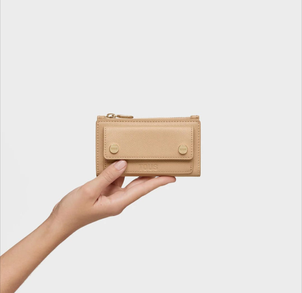 TOUS cartera beige - en mano vista frontal