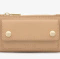 TOUS cartera beige - detalle tachuelas doradas