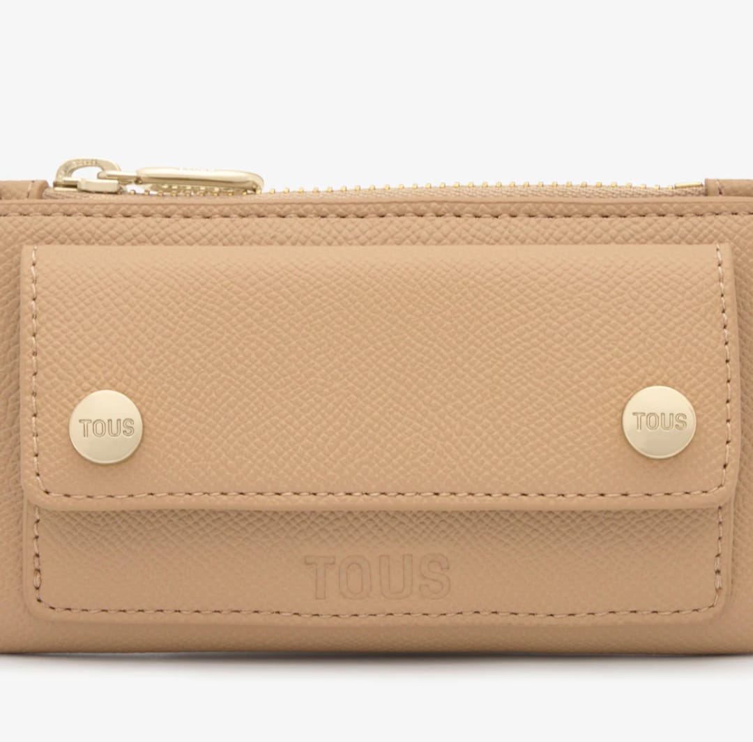 TOUS cartera beige - detalle tachuelas doradas
