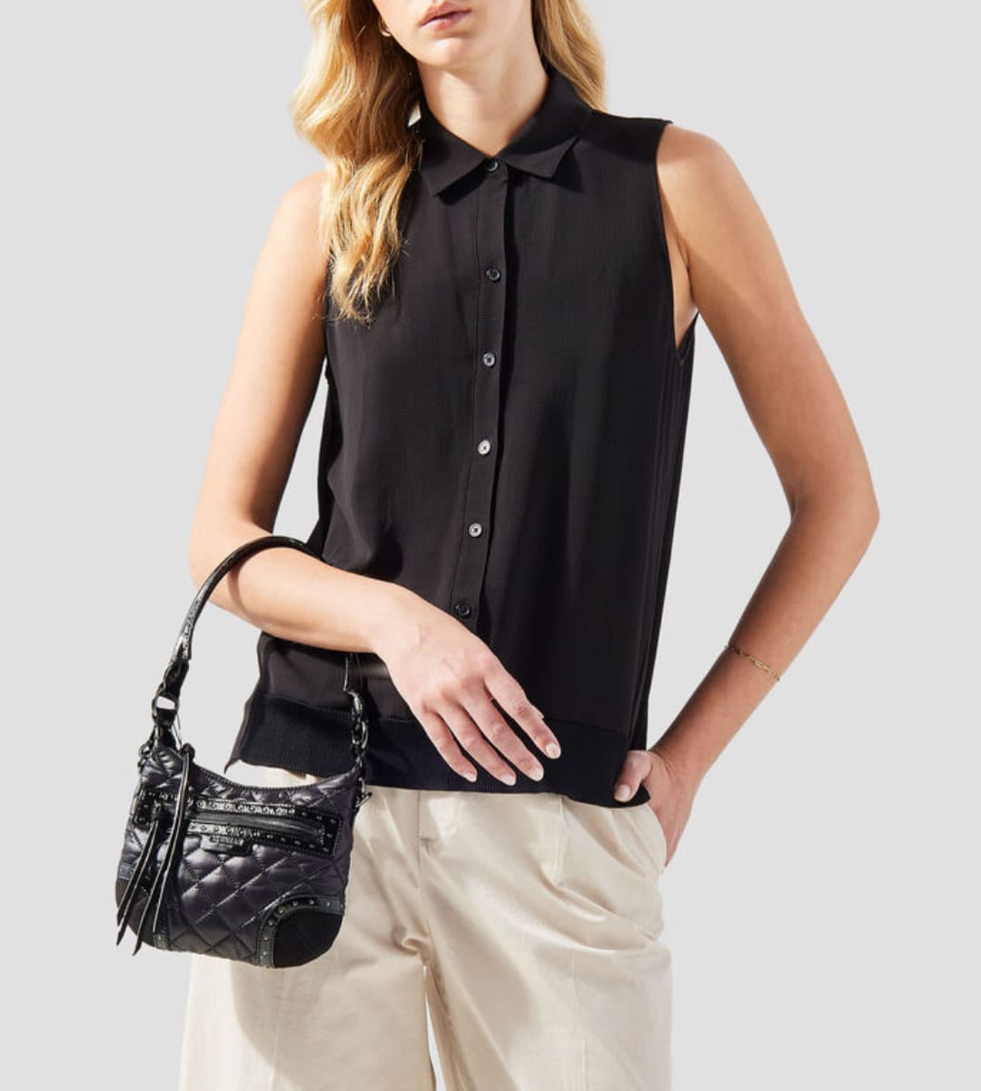 Bolsa Hobo MZ Wallace en modelo