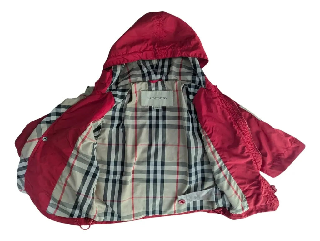 Chamarra Burberry Bebé Roja con Capucha